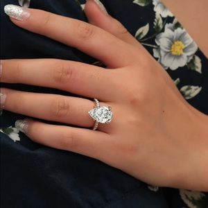 New Beautiful Pear Shaped Diamond Ring